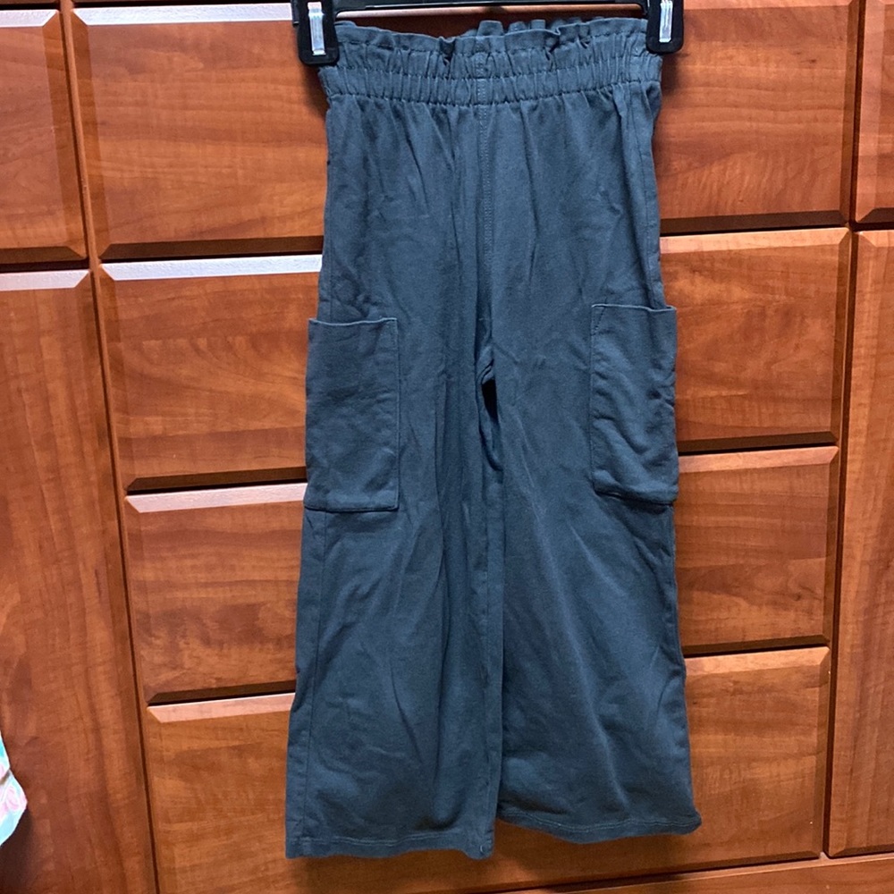 Kids Zara Stretchy Capri Jogger Pants. Size 9 or 134 in Zara sizes.